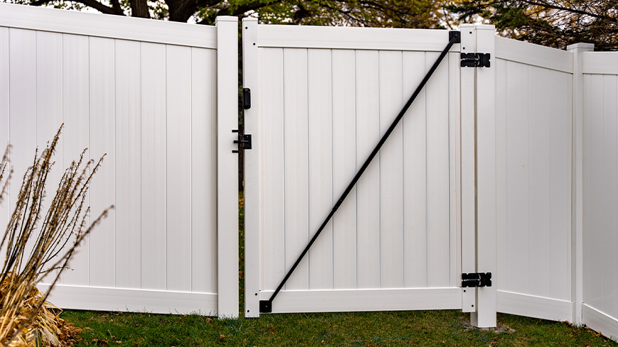 picking perfect gate fencing
